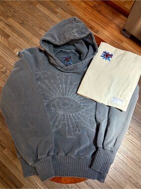 Men's Charcoal Embossed Eye Hoodie
Brand: House of Errors, brand new, never worn